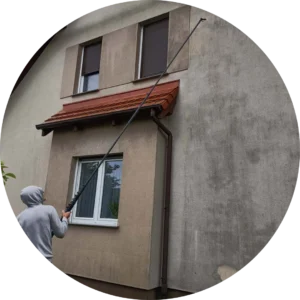 nakładanie chemii na budynek