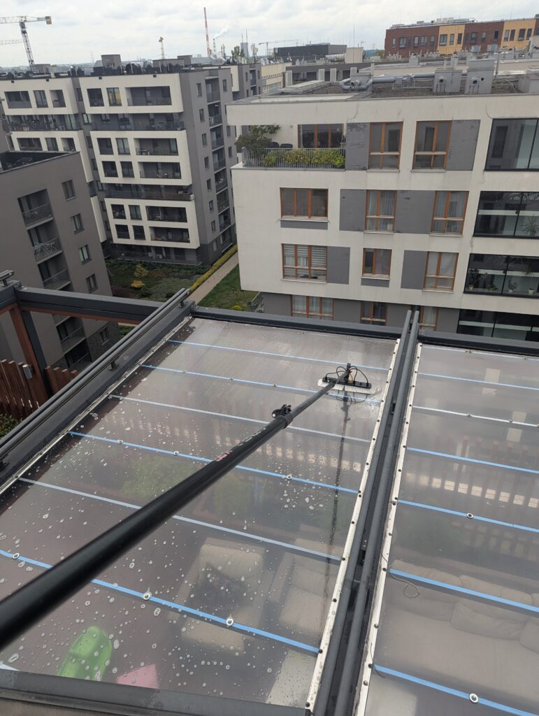 mycie przeszklenia dachu przez cleanup